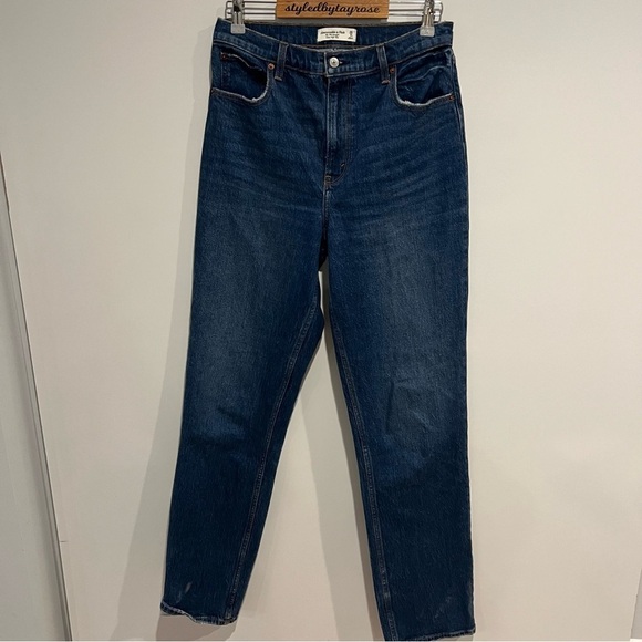 Abercrombie & Fitch Ultra High Rise 90s Straight Jean - Picture 4 of 10